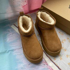 UGG Womens Suede Boots
